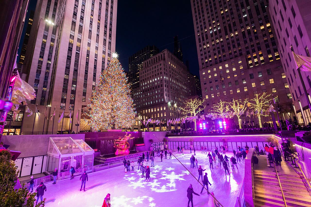 The Christmas tree and the rink